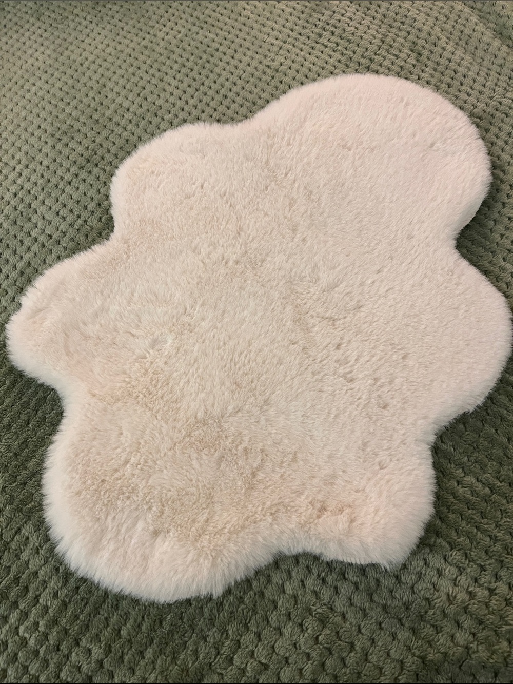 Plush Sheepskin Accent Rug in Cream – Soft Home Accent